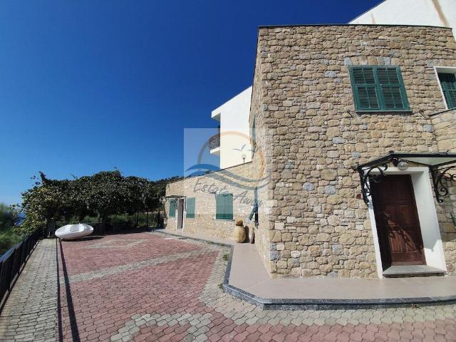 Villa Indipendente in vendita a Bordighera, Liguria