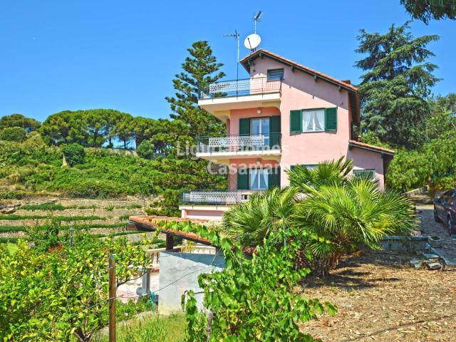 Villa Indipendente in vendita a Bordighera, Liguria