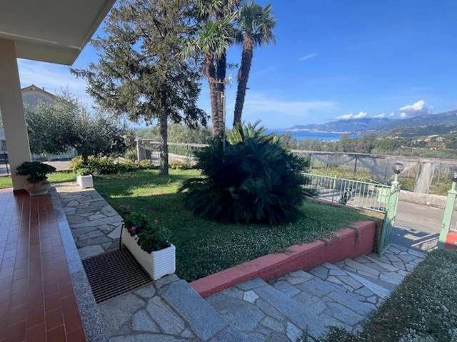 Villa Indipendente in vendita a Bordighera, Liguria