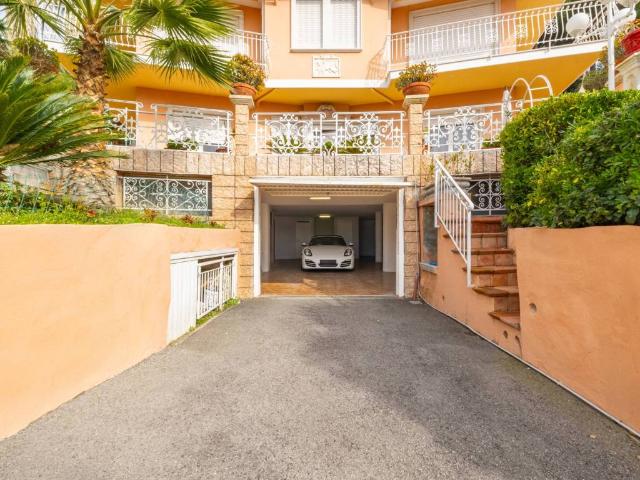 Villa Indipendente in vendita a Bordighera, Liguria