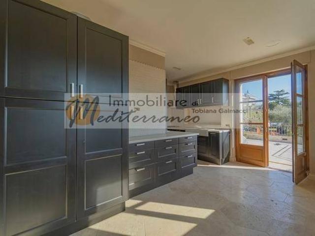 Villa Indipendente in vendita a Bordighera, Liguria