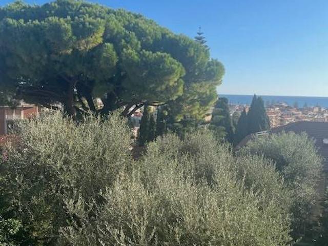 Villa Indipendente in vendita a Bordighera, Liguria