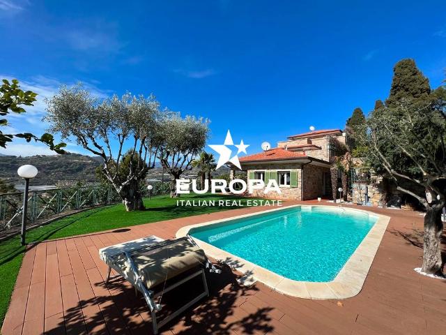 Villa Indipendente in vendita a Bordighera, Liguria