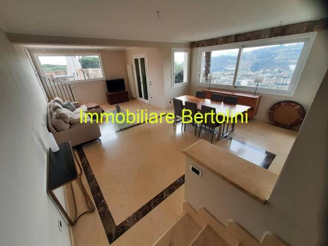 Villa Indipendente in vendita a Bordighera, Liguria