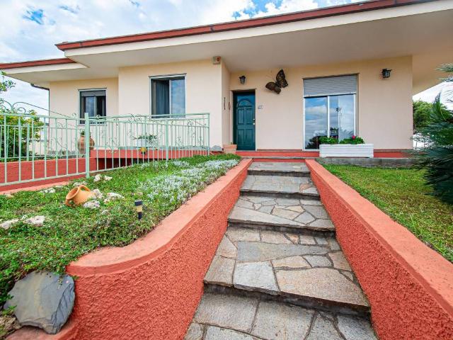 Villa Indipendente in vendita a Bordighera, Liguria