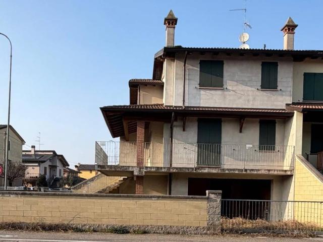 Villa Indipendente in vendita a Bassa Reggiana, Re