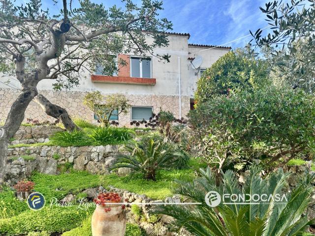 Villa Indipendente in vendita a Borgio, Borgio Verezzi