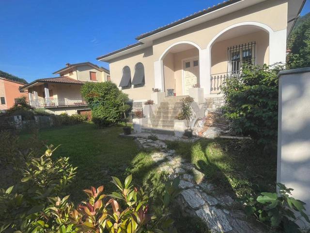 Villa Indipendente in vendita a Diecimo, Borgo a Mozzano