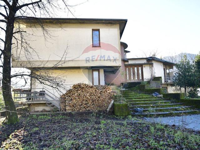 Villa Indipendente in vendita a Unione dei comuni Media Valle del Serchio, Borgo A Mozzano