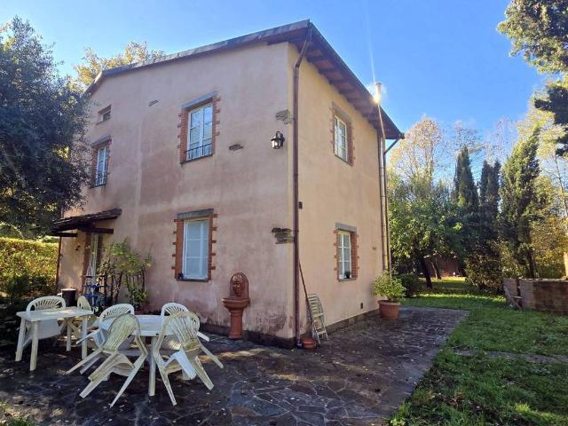 Villa Indipendente in vendita a Unione dei comuni Media Valle del Serchio, Borgo A Mozzano