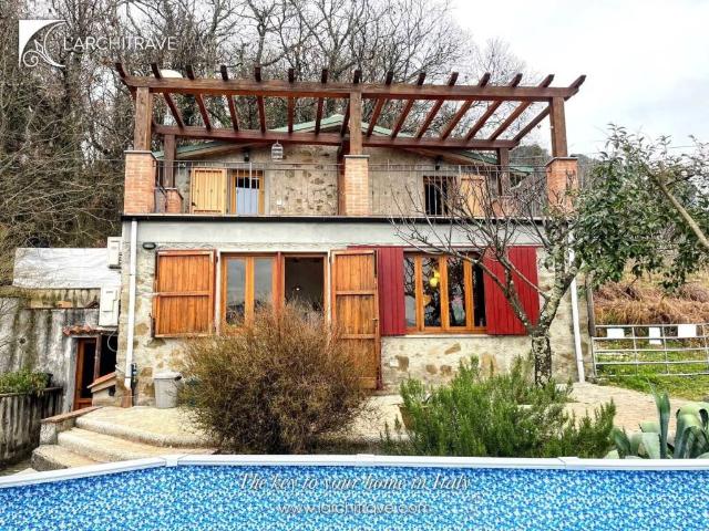 Villa Indipendente in vendita a San Donato, Borgo A Mozzano