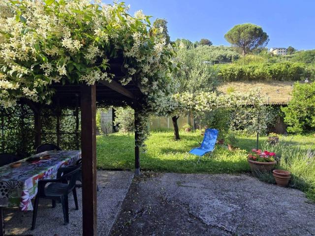 Villa Indipendente in vendita a Unione dei comuni Media Valle del Serchio, Borgo A Mozzano