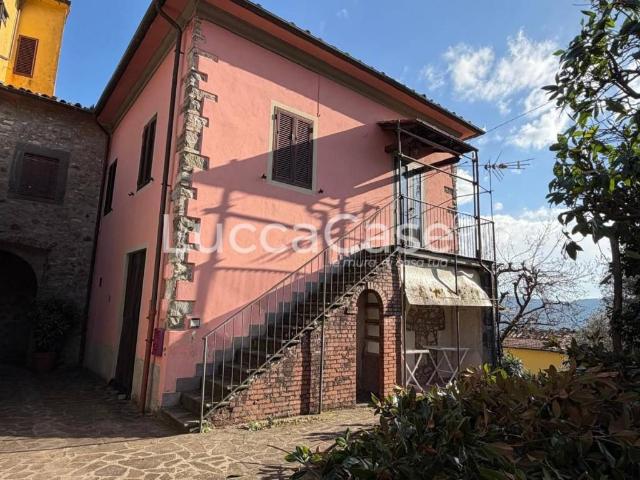 Villa Indipendente in vendita a Unione dei comuni Media Valle del Serchio, Borgo A Mozzano