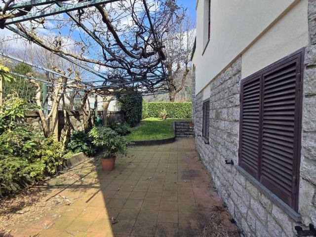 Villa Indipendente in vendita a Unione dei comuni Media Valle del Serchio, Borgo A Mozzano