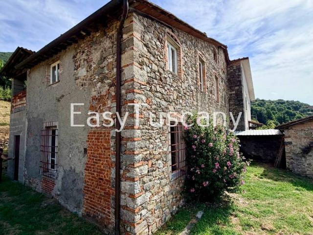 Villa Indipendente in vendita a Unione dei comuni Media Valle del Serchio, Borgo A Mozzano
