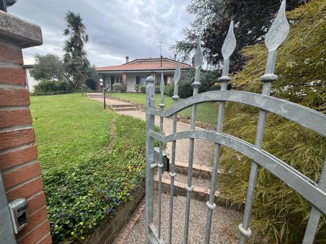 Villa Indipendente in vendita a Borgo Mantovano, Revere