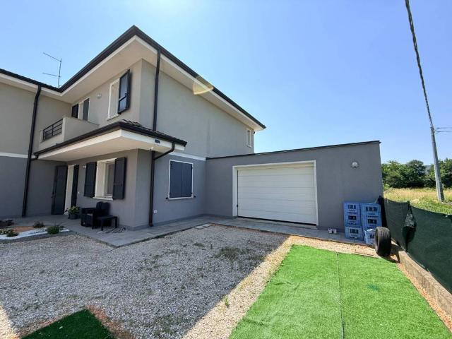 Villa Indipendente in vendita a Borgo Mantovano, Villa Poma