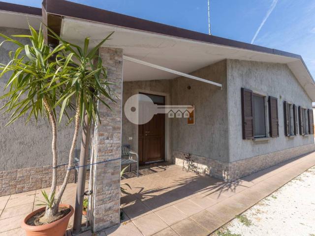 Villa Indipendente in vendita a Borgo San Giacomo, Lombardia