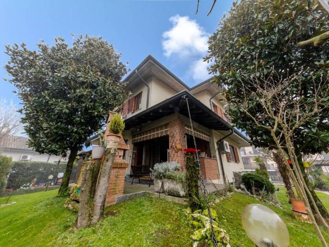 Villa Indipendente in vendita a Borgo San Giovanni, Lombardia