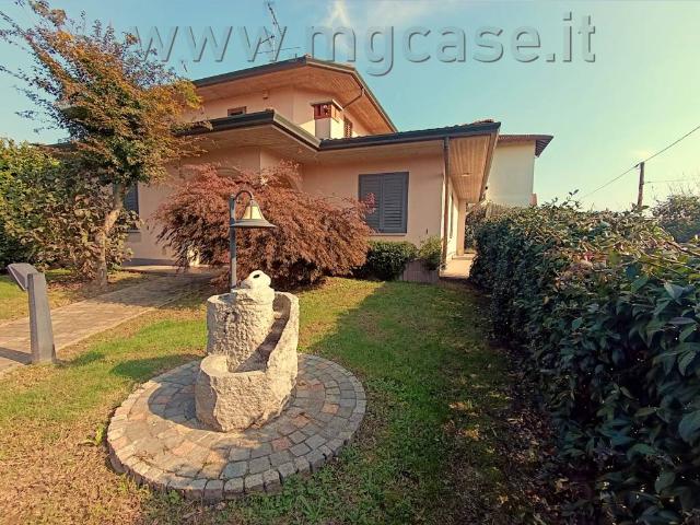 Villa Indipendente in vendita a Borgo Ticino, Novara