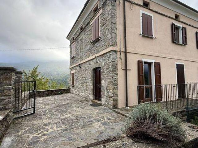 Villa Indipendente in vendita a Borgo Val Di Taro, Reggio Emilia