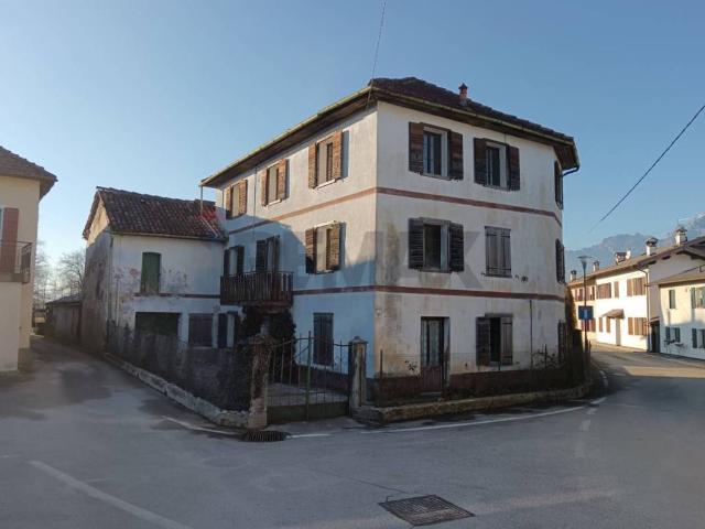 Villa Indipendente in vendita a Borgo Valbelluna, Mel
