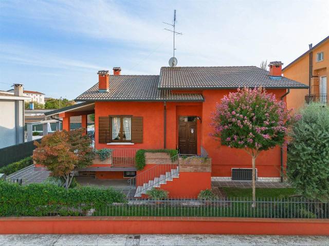 Villa Indipendente in vendita a Borgo Virgilio, Cerese