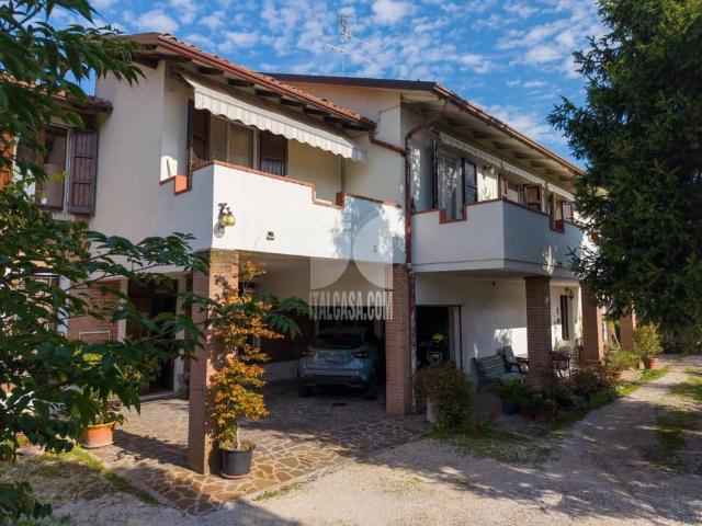 Villa Indipendente in vendita a Borgo Virgilio, Cerese