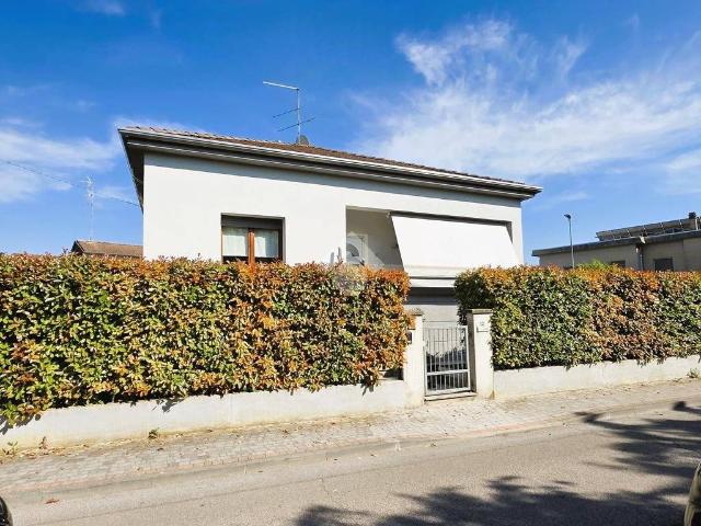 Villa Indipendente in vendita a Borgo Virgilio, Cerese