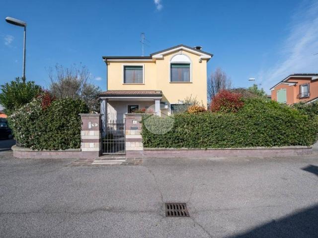 Villa Indipendente in vendita a Borgo Virgilio, Cerese