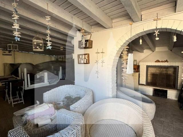 Villa Indipendente in vendita a Borgo Virgilio, Cerese