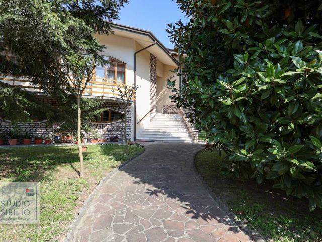 Villa Indipendente in vendita a Borgo Virgilio, Lombardia