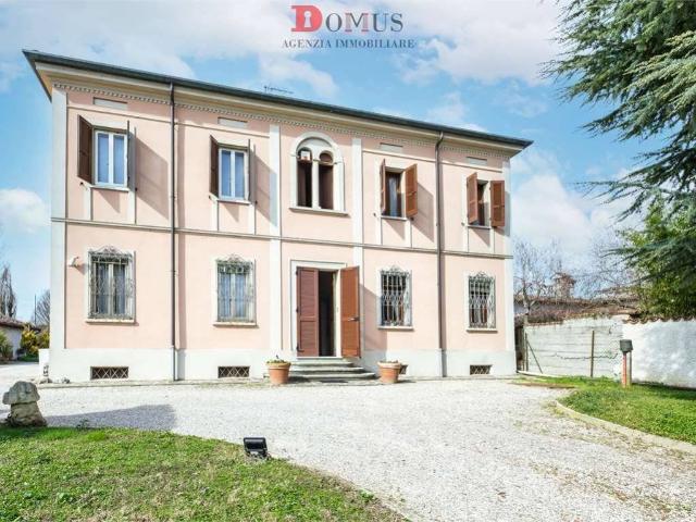 Villa Indipendente in vendita a Borgo Virgilio, Lombardia