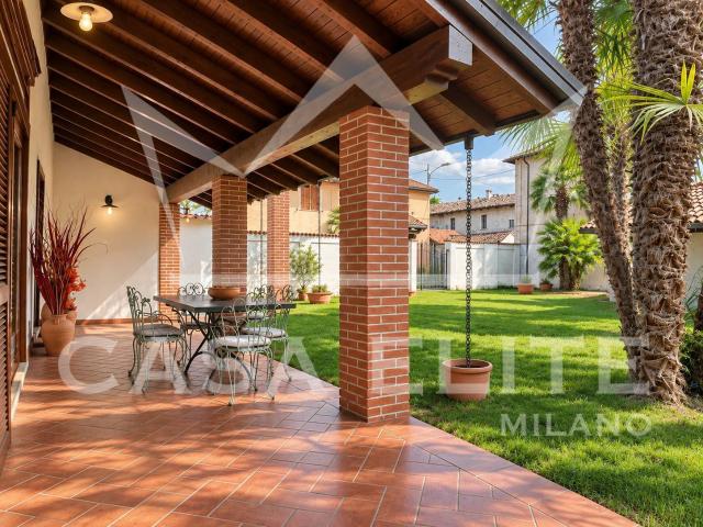 Villa Indipendente in vendita a Borgolavezzaro, Novara