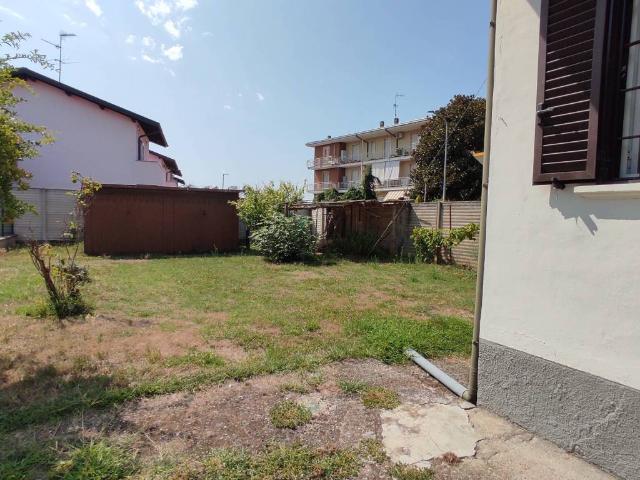 Villa Indipendente in vendita a Borgolavezzaro, Novara