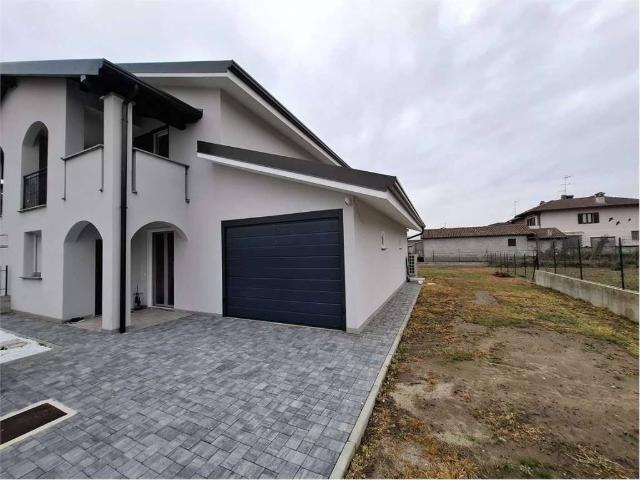 Villa Indipendente in vendita a Borgolavezzaro, Novara