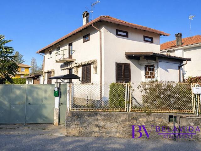 Villa Indipendente in vendita a Santa Croce di Borgomanero, Piemonte