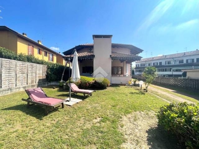 Villa Indipendente in vendita a Santa Croce di Borgomanero, Piemonte