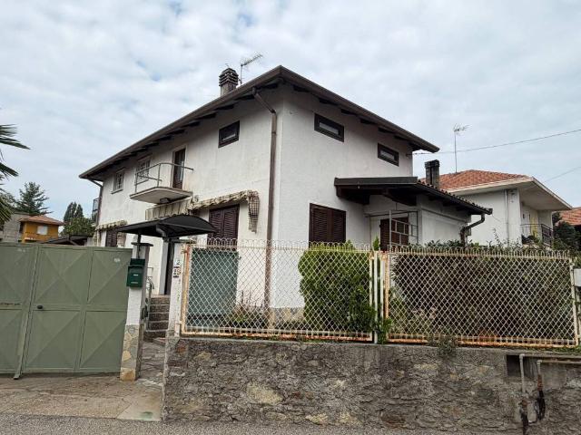 Villa Indipendente in vendita a Santa Croce di Borgomanero, Borgomanero