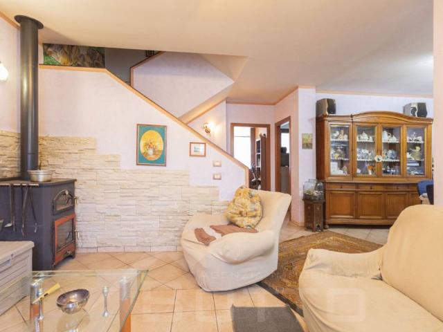 Villa Indipendente in vendita a Santa Croce di Borgomanero, Piemonte