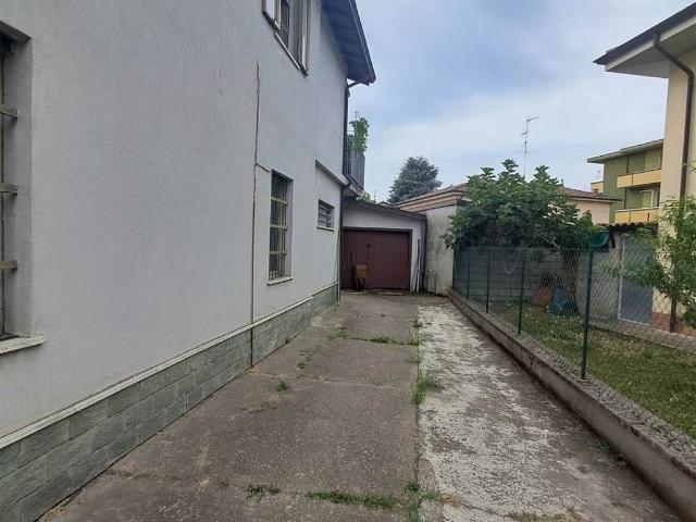 Villa Indipendente in vendita a Borgonovo Val Tidone, Reggio Emilia