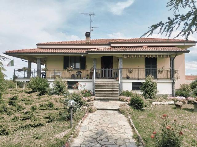 Villa Indipendente in vendita a Borgonovo Val Tidone, Reggio Emilia