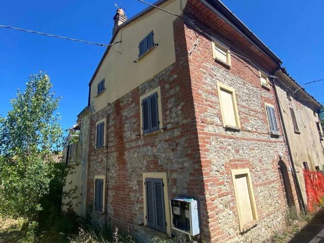 Villa Indipendente in vendita a Borgonovo Val Tidone, Reggio Emilia