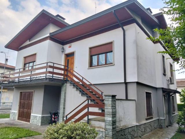 Villa Indipendente in vendita a Borgonovo Val Tidone, Reggio Emilia