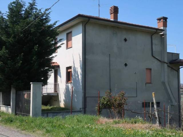 Villa Indipendente in vendita a Rovescala, Lombardia
