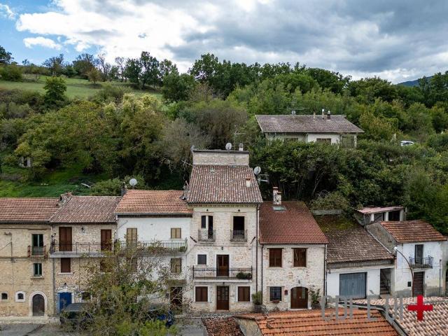 Villa Indipendente in vendita a Borgorose, Lazio