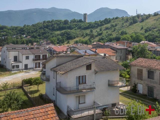 Villa Indipendente in vendita a Borgorose, Lazio