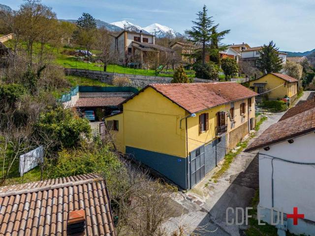 Villa Indipendente in vendita a Borgorose, Lazio