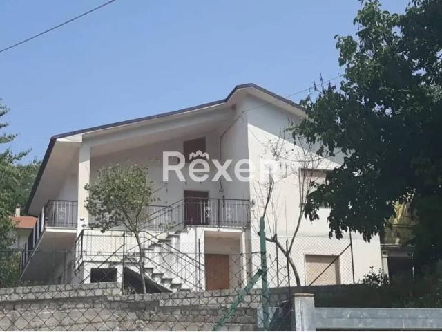 Villa Indipendente in vendita a Borgorose, Lazio