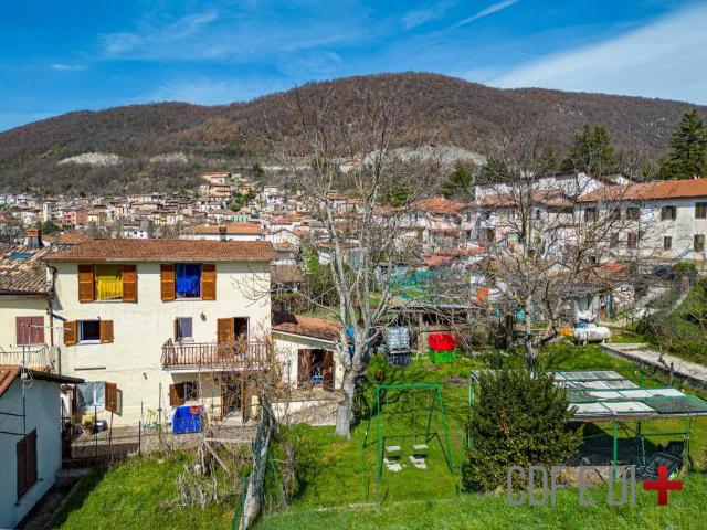 Villa Indipendente in vendita a Borgorose, Lazio